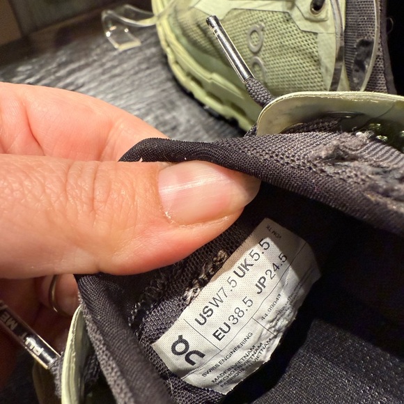 On Cloudultra Women's Athletic Shoes - Green and Black W 7.5 - Picture 10 of 11